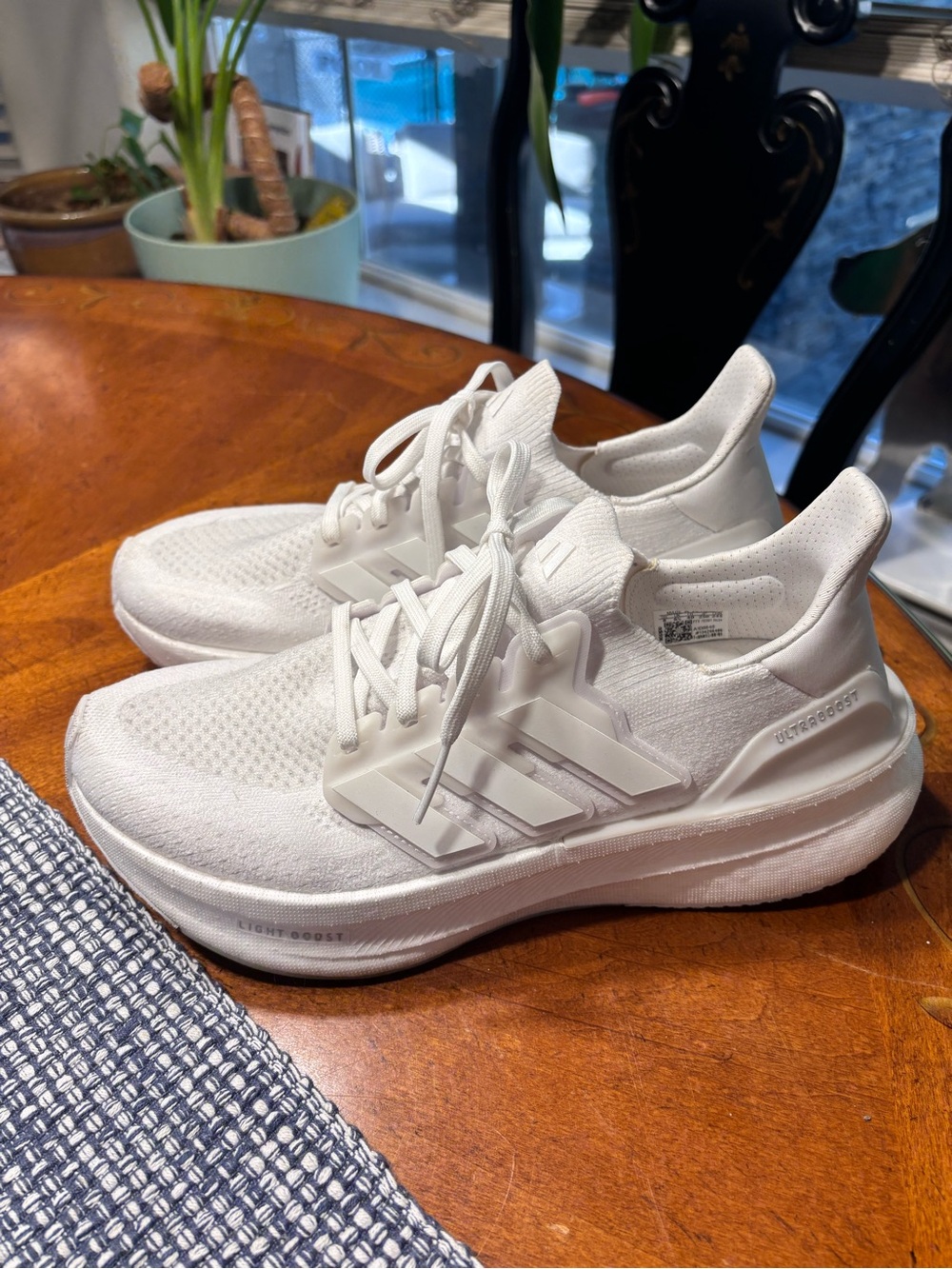 adidas ultraboost All-White Lightweight Running Shoes Sz 8 - Picture 2 of 12
